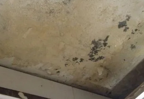 满洲里阳台漏水维修公司分享下满洲里卫生间渗水维修需要注意哪些问题。